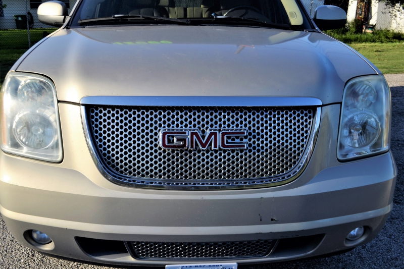 concession-MENTON-min_gmc-yukon-truck-grill-2828425